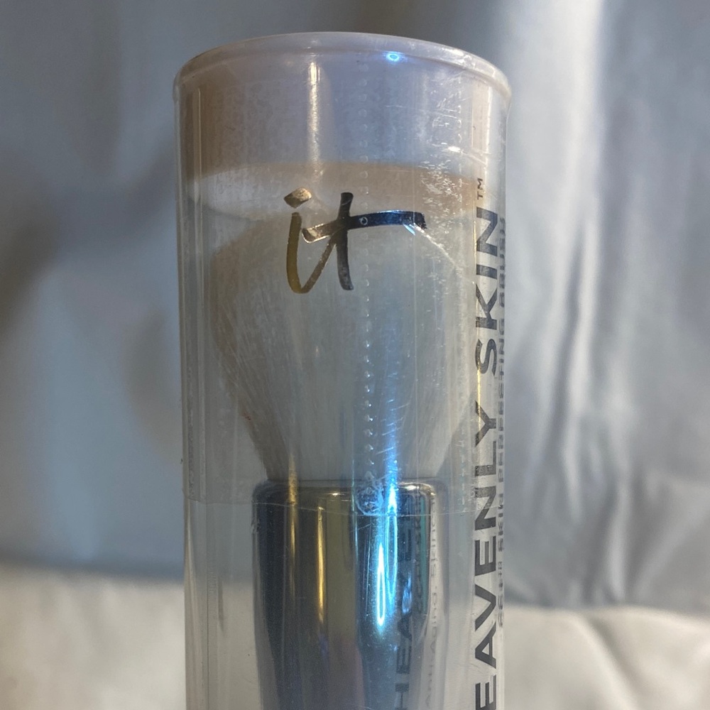 IT Cosmetics CC+ Skin Perfecting Brush - Picture 9 of 9